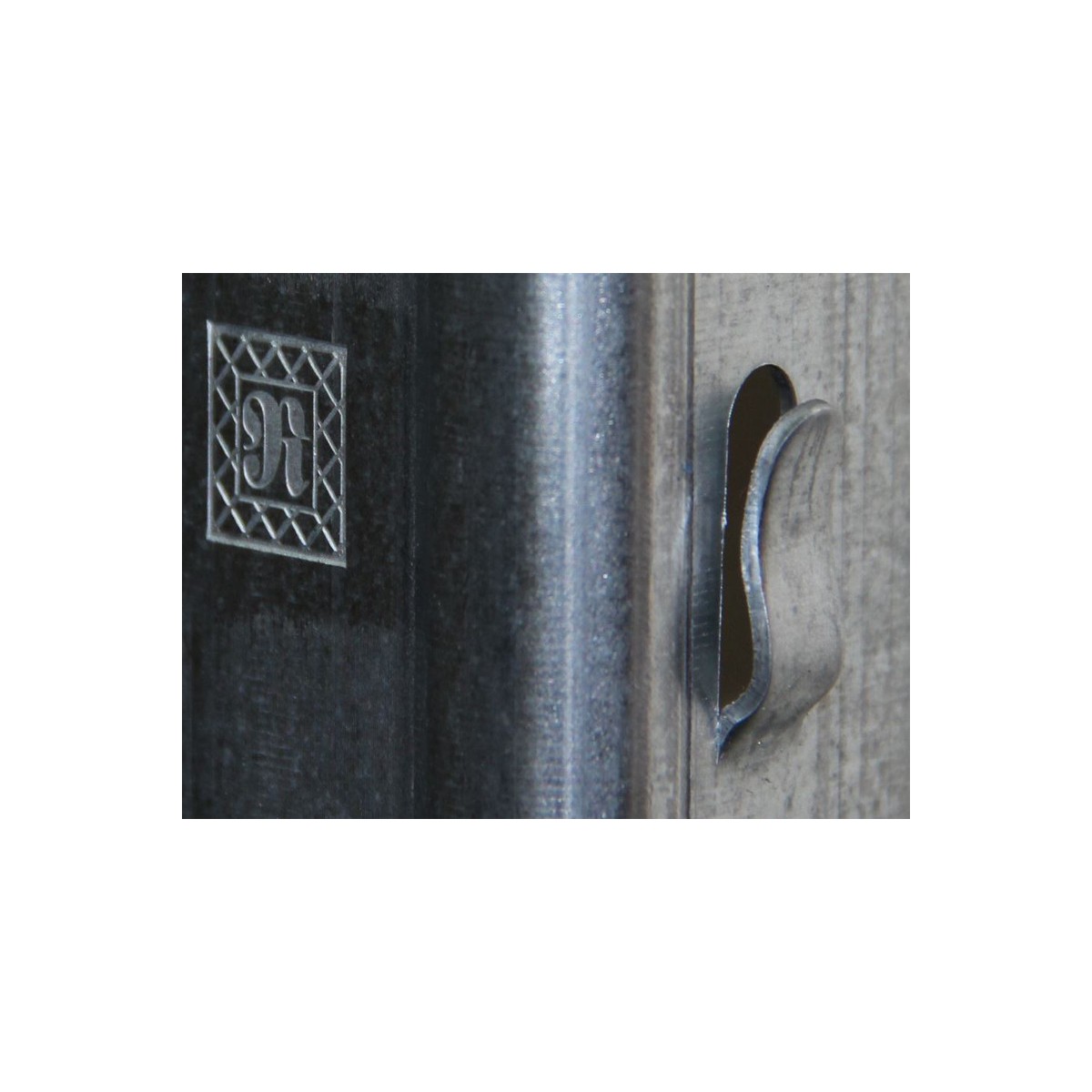 Stâlp vie, rând DEVÍN / 50x30x1,50x2500 SH / S250GD+Z275 / ZN / cârlige standard