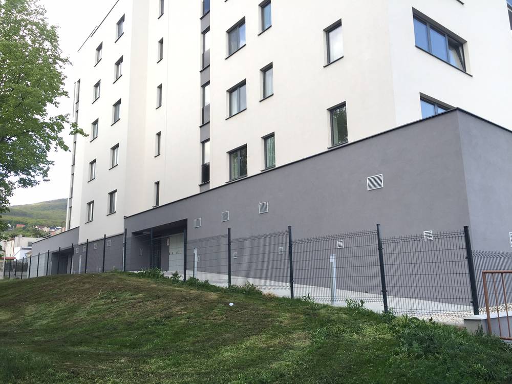 Îngrădire blocuri de apartamente