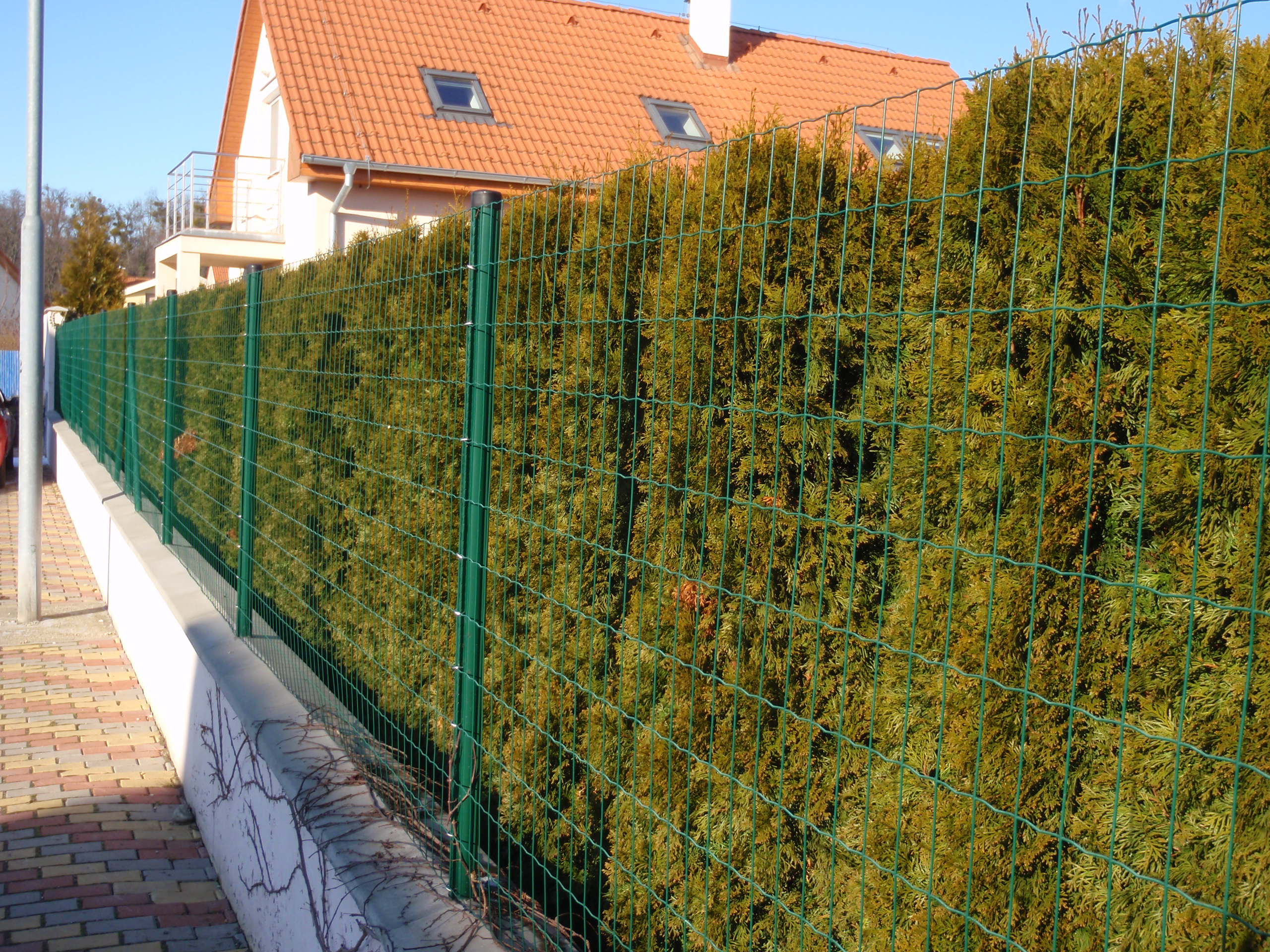 Casa unifamiliara, plasa gard sudata E-PLAST